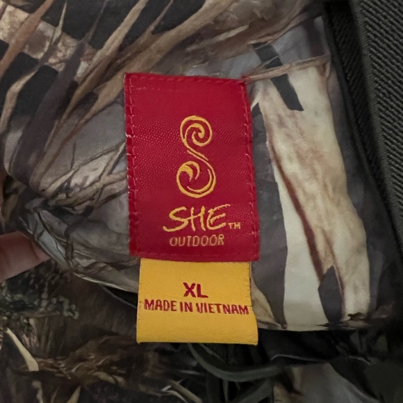 SHE outdoor women’s size XL bibs. Brand new! - Picture 2 of 2